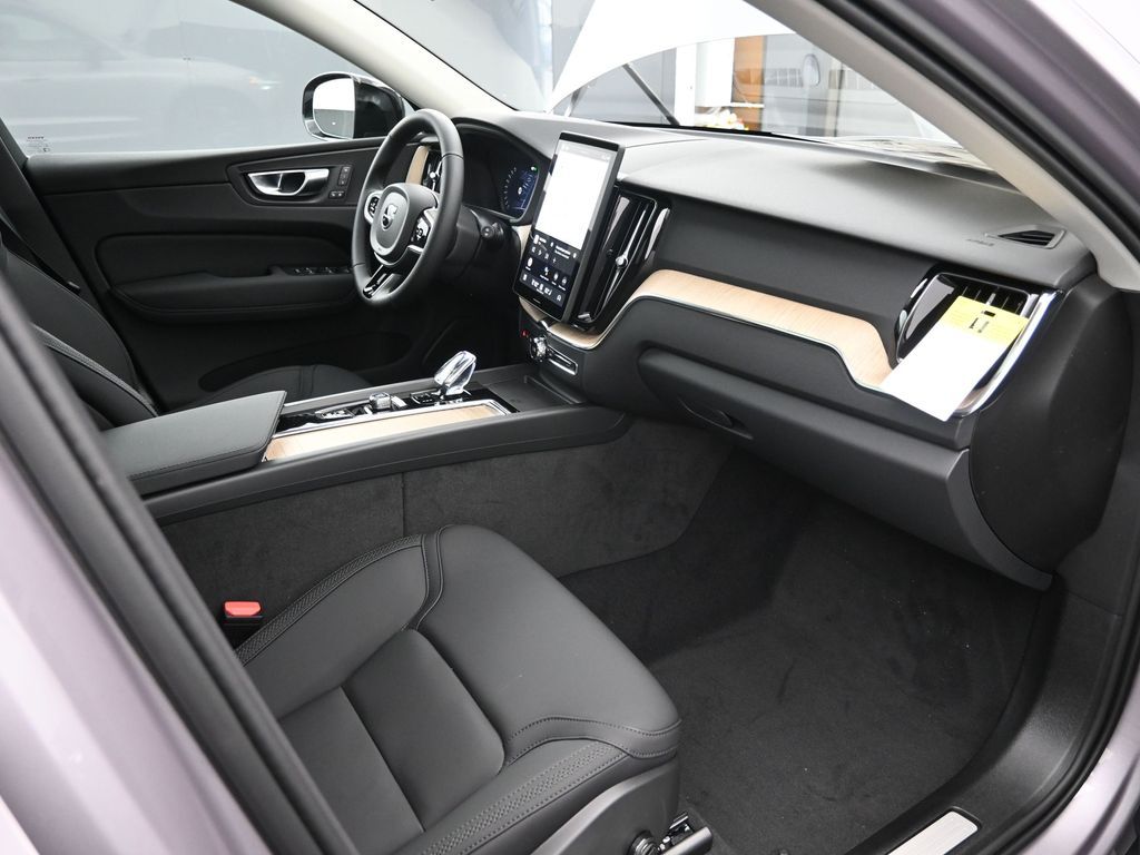 2026 Volvo XC60 Core - Photo 38