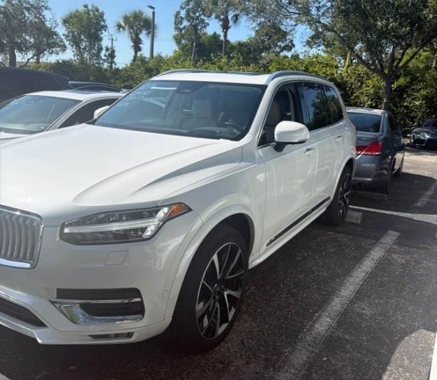 2023 Volvo XC90 B5 Plus 4WD's photo