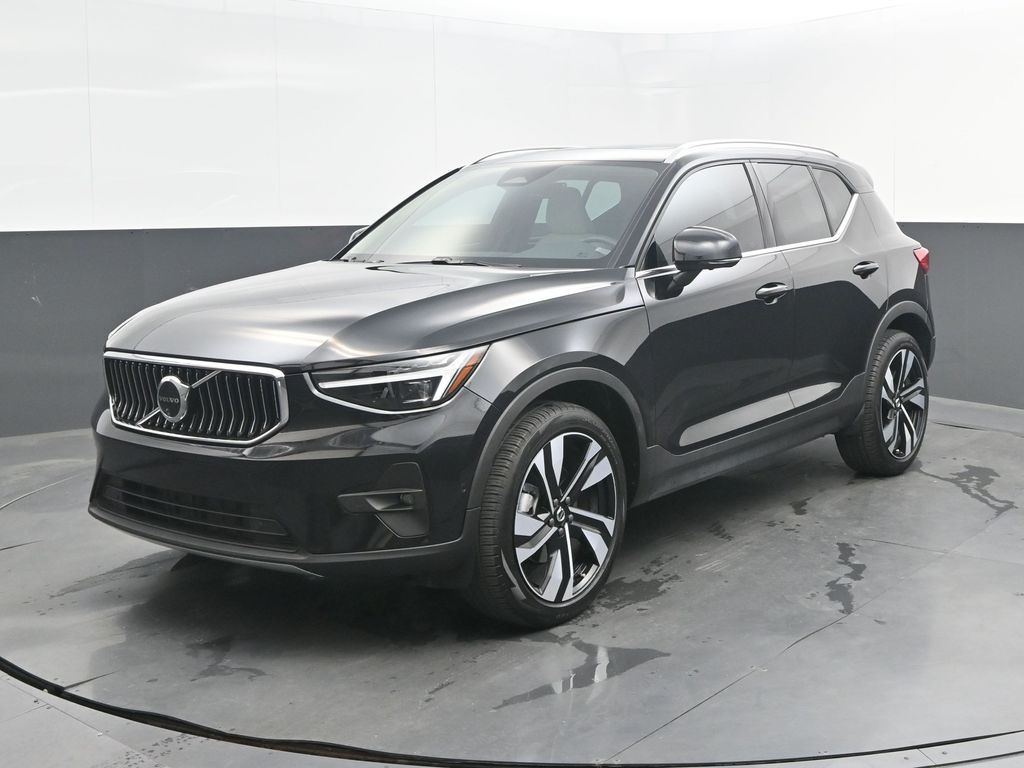 2024 Volvo XC40 Plus