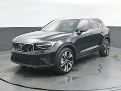2024 Volvo XC40 B5 Plus Bright Theme SUV