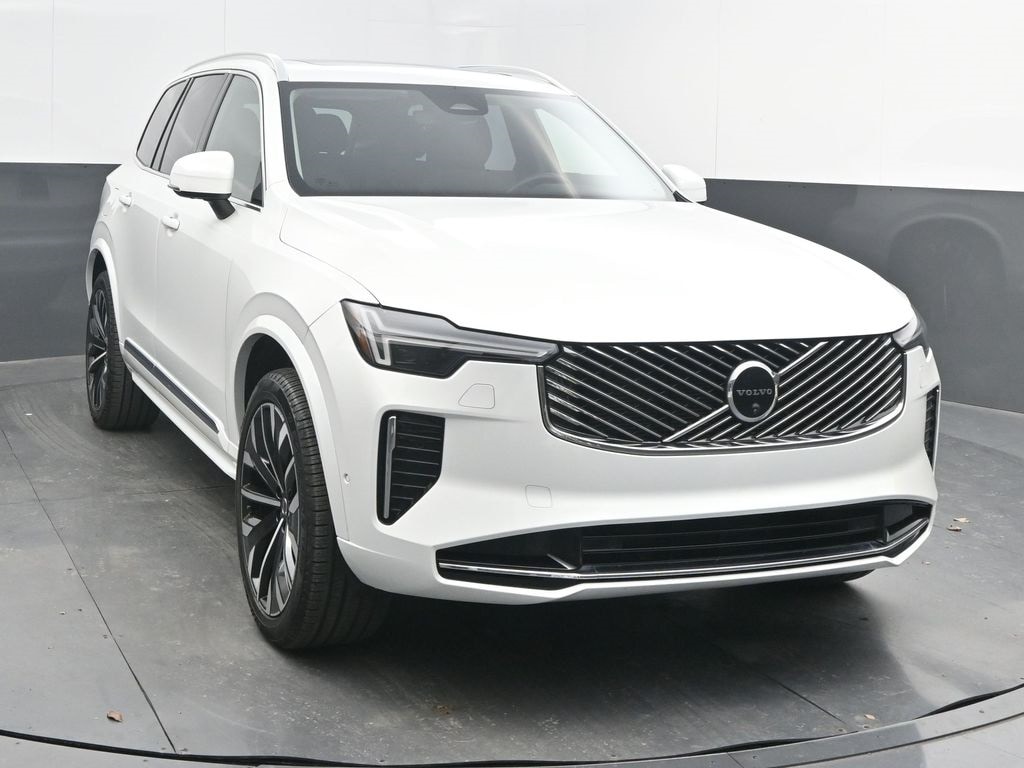2025 Volvo XC90 Plus's photo