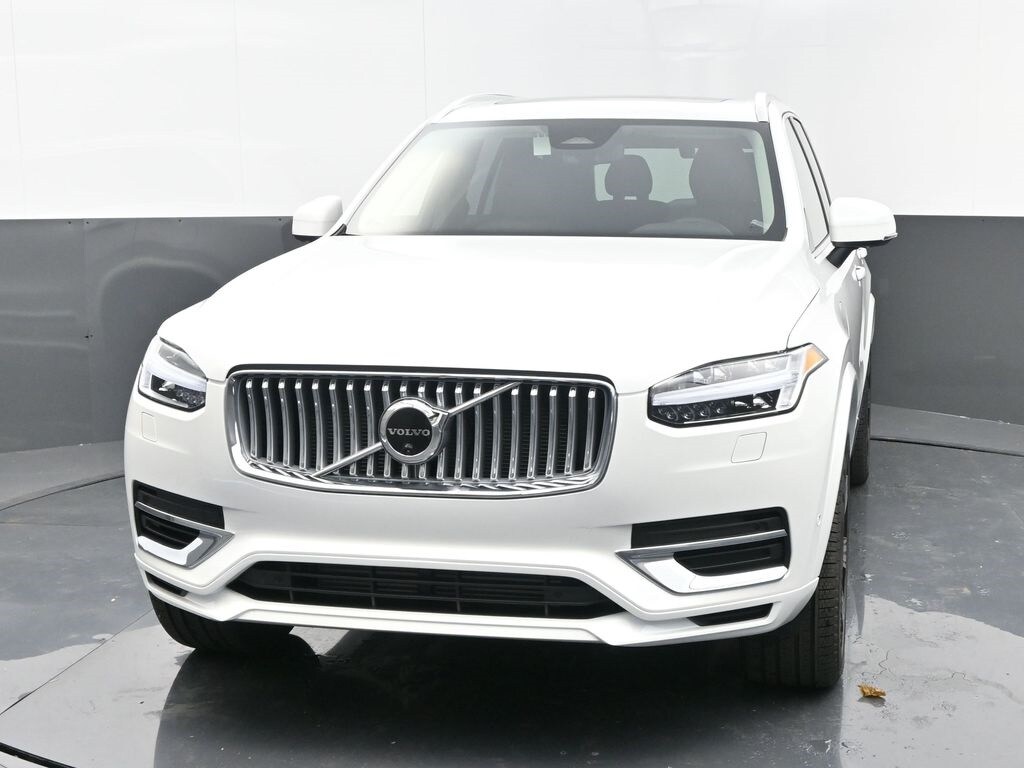 2025 Volvo XC90 T8 Plus photo 3
