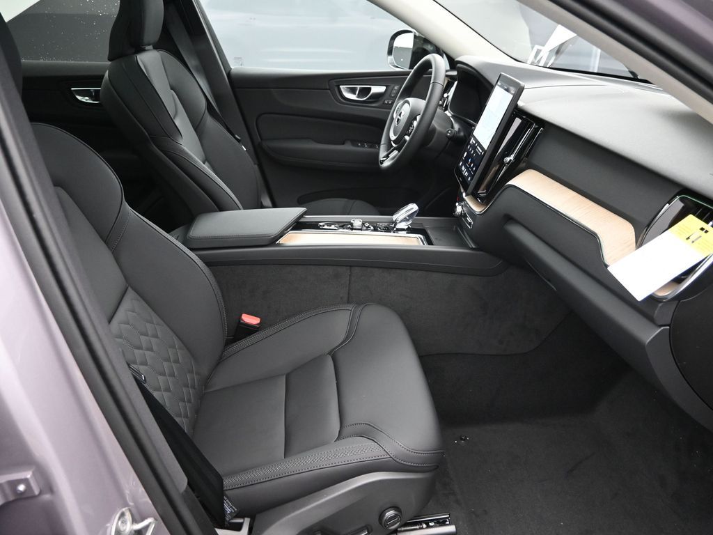 2026 Volvo XC60 Core - Photo 37