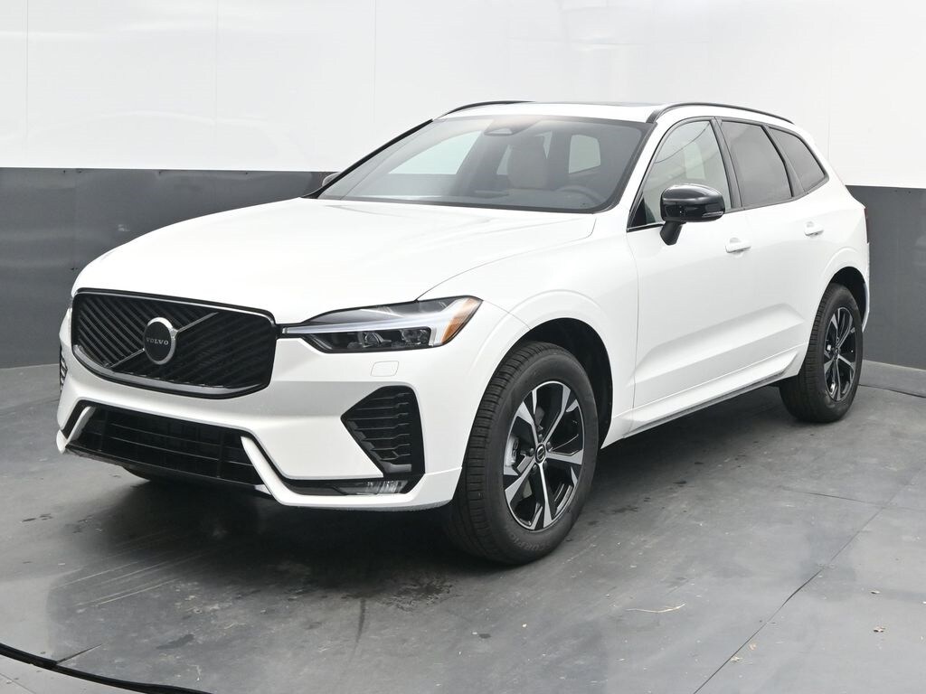 2026 Volvo XC60 B5 Core photo 2