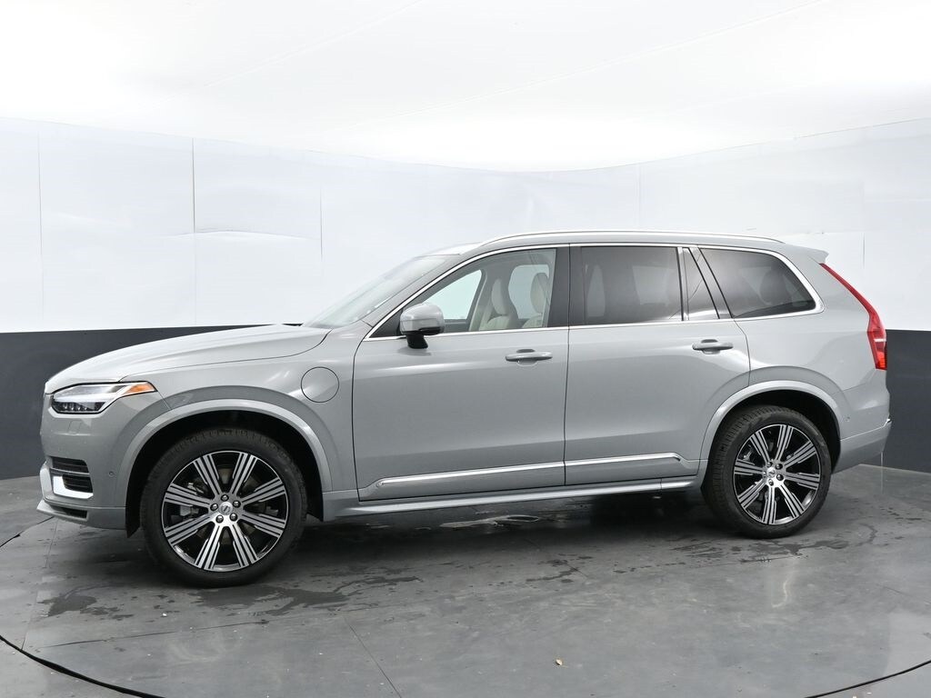 2025 Volvo XC90 T8 Plus photo 4