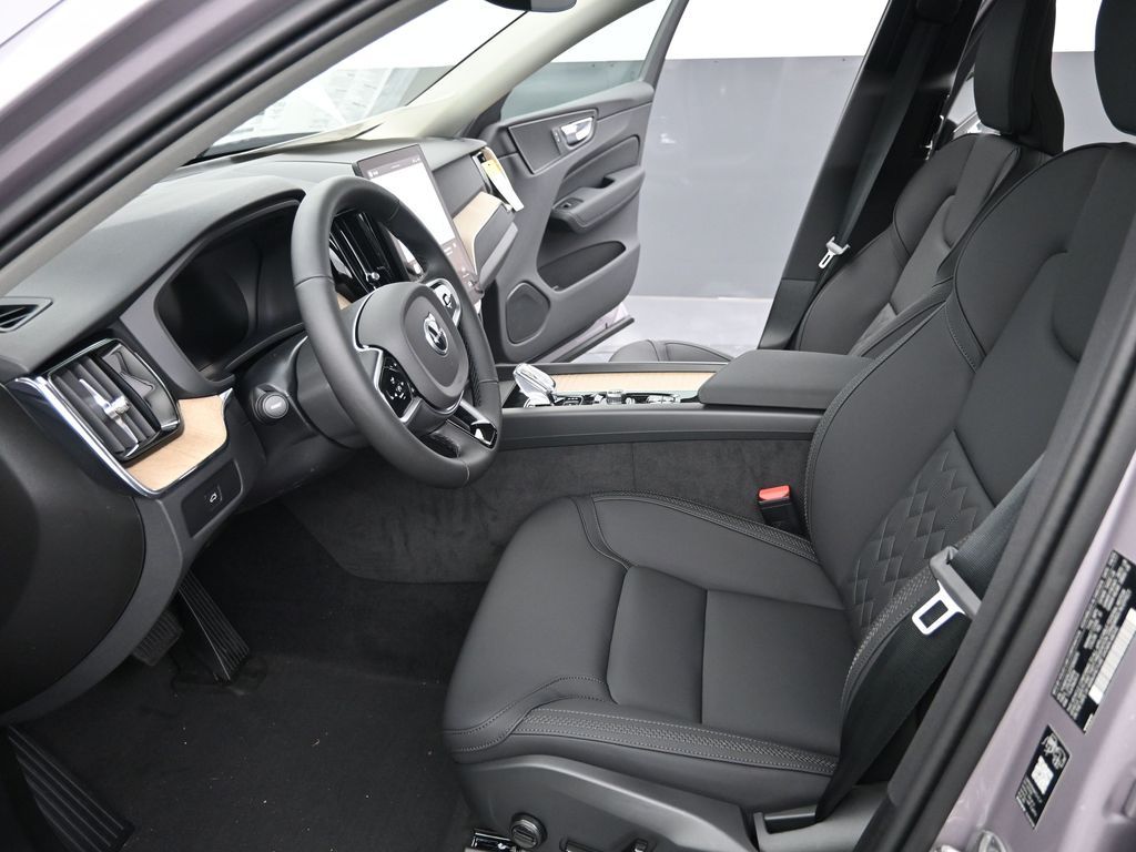 2026 Volvo XC60 Core - Photo 13