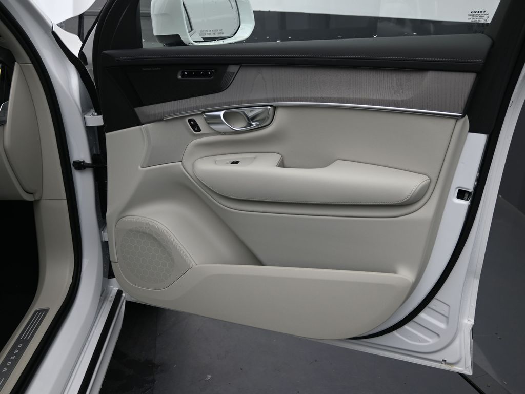 2026 Volvo XC90 Ultra - Photo 35