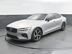 2024 Volvo S60 B5 Plus Dark Theme Sedan