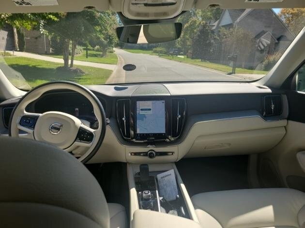 2023 Volvo XC60 B5 Plus photo 3