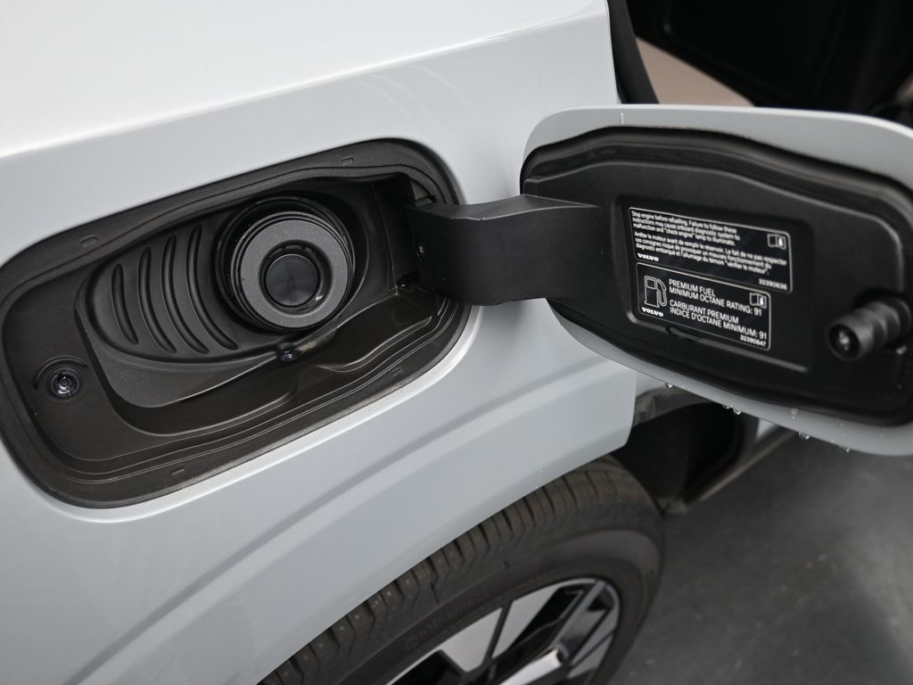 2026 Volvo XC60 Plus - Photo 17