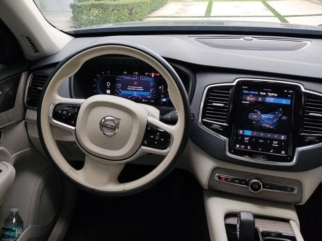2024 Volvo XC90 Plus photo 3