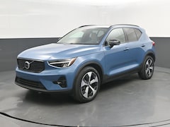 2023 Volvo XC40 B5 Plus Dark Theme SUV