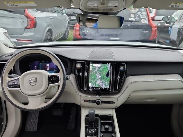 2023 Volvo XC60 B5 Plus photo 4