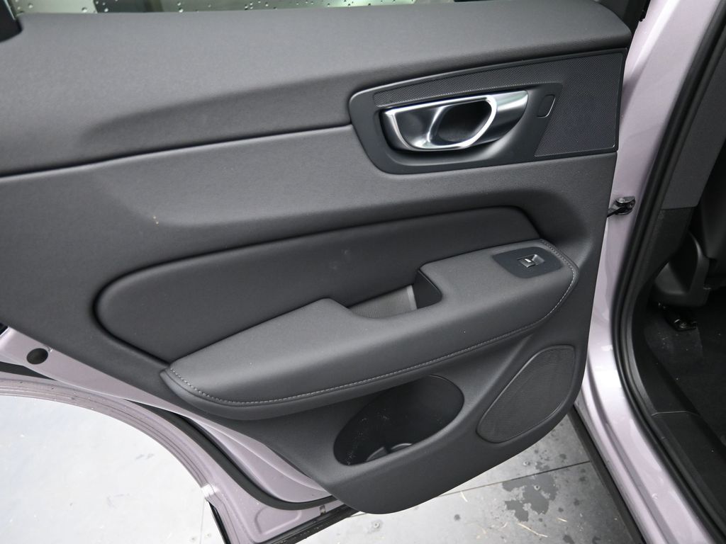 2026 Volvo XC60 Core - Photo 27