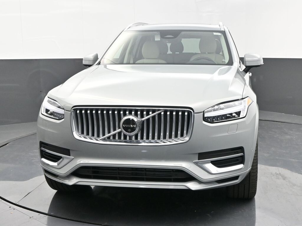 2025 Volvo XC90 T8 Plus photo 3