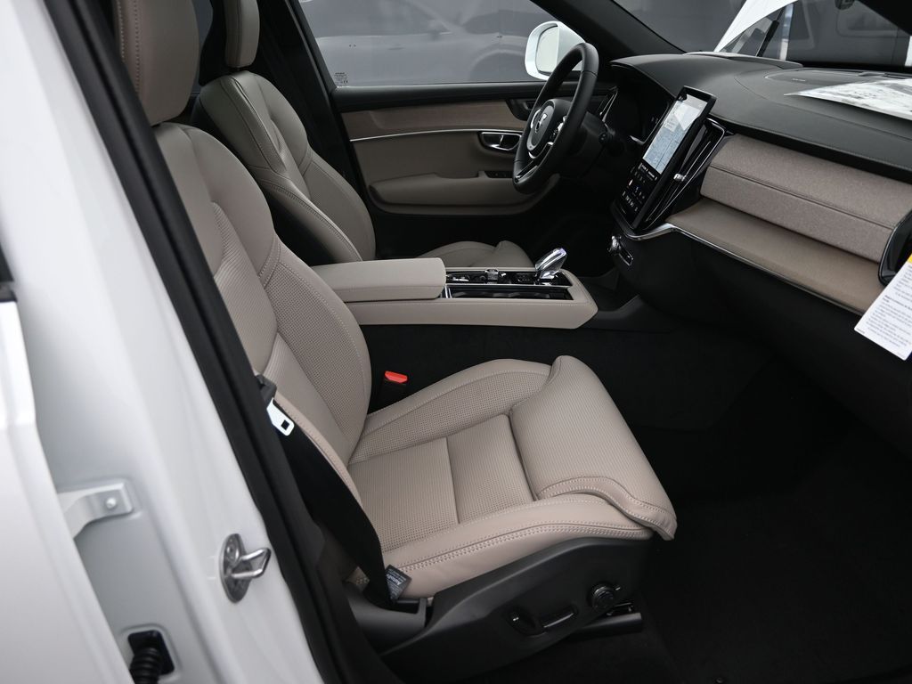 2026 Volvo XC90 Ultra - Photo 38