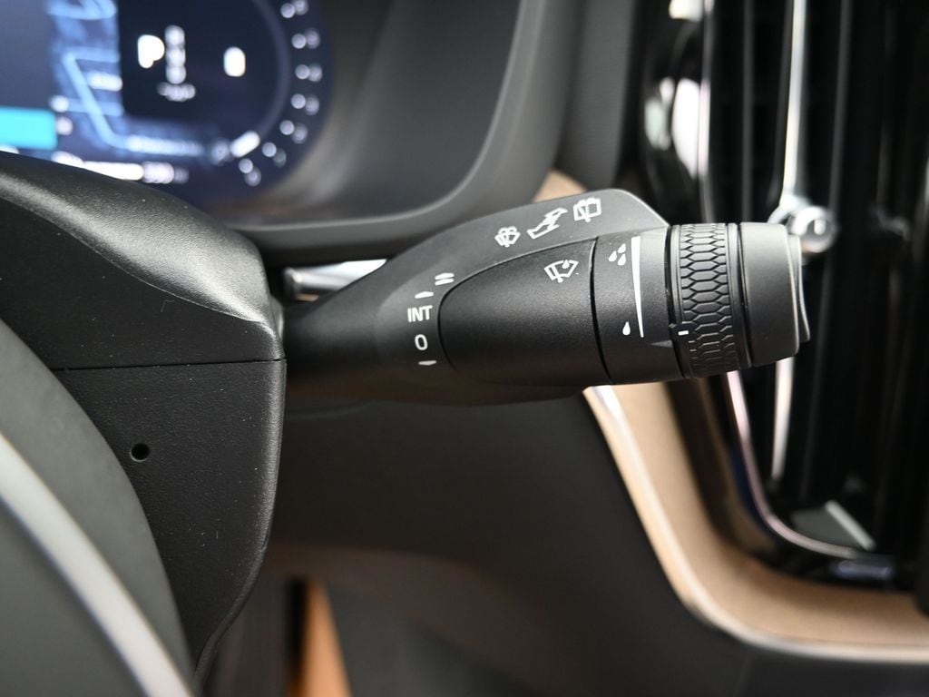 2026 Volvo XC60 Core - Photo 18