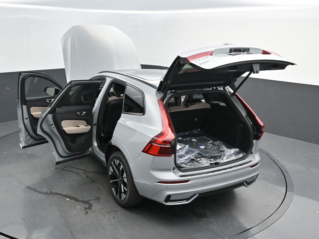 2026 Volvo XC60 Plus - Photo 33