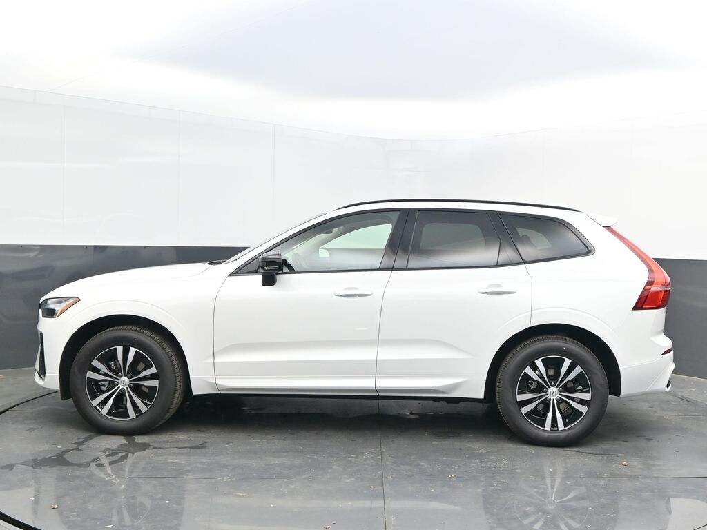 2025 Volvo XC60 B5 Core photo 4