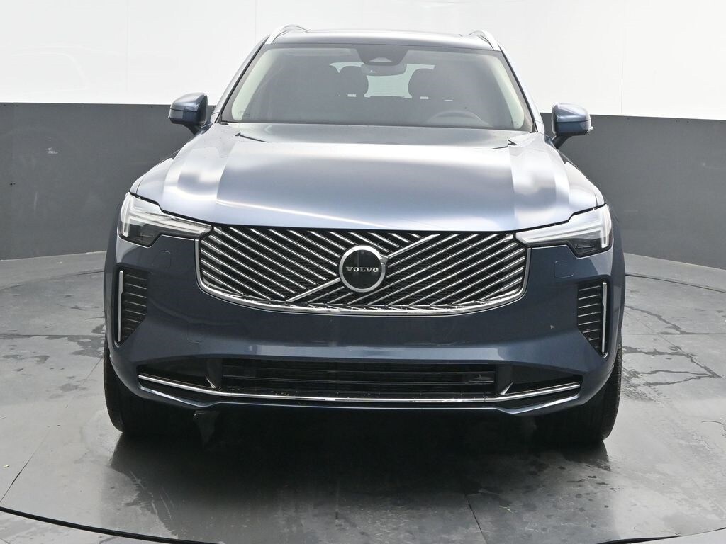 2026 Volvo XC90 B5 Core photo 2
