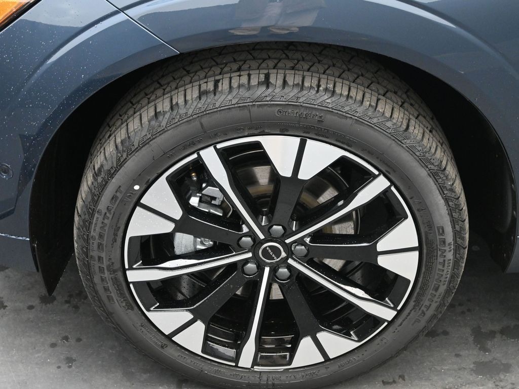 New 2026 Volvo XC60 B5 Plus SUV