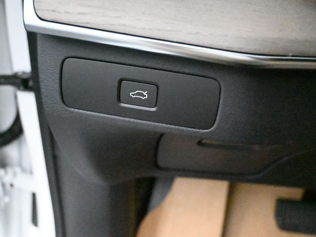 2026 Volvo XC90 Plus - Photo 15