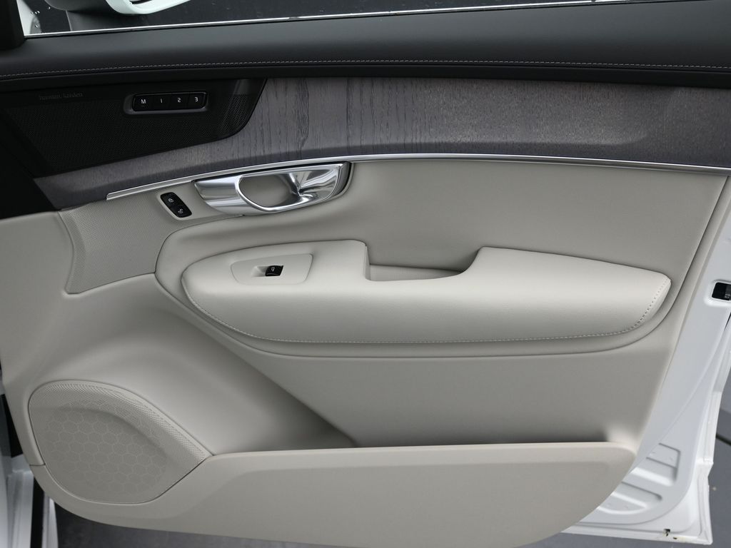 2026 Volvo XC90 Ultra - Photo 14