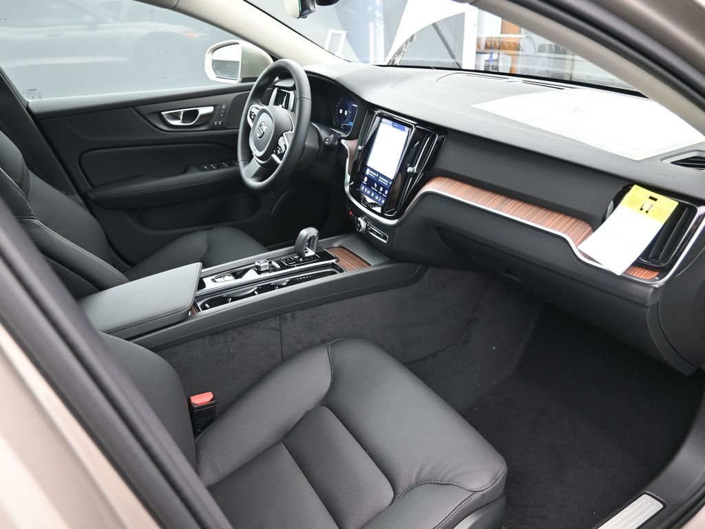2026 Volvo V60 Cross Country Plus - Photo 38