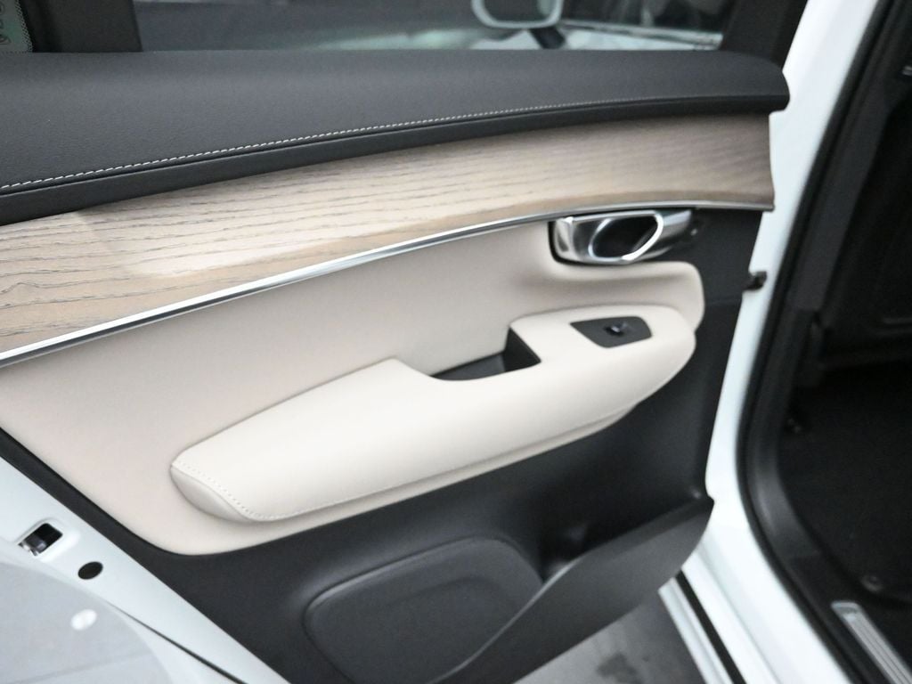 2026 Volvo XC90 Plus - Photo 27