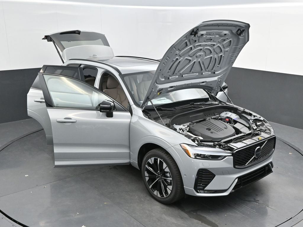 2026 Volvo XC60 Plus - Photo 34