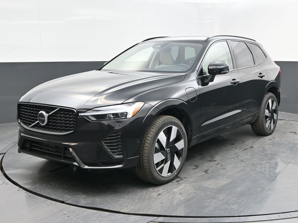 2025 Volvo XC60 Hybrid T8 Plus photo 2