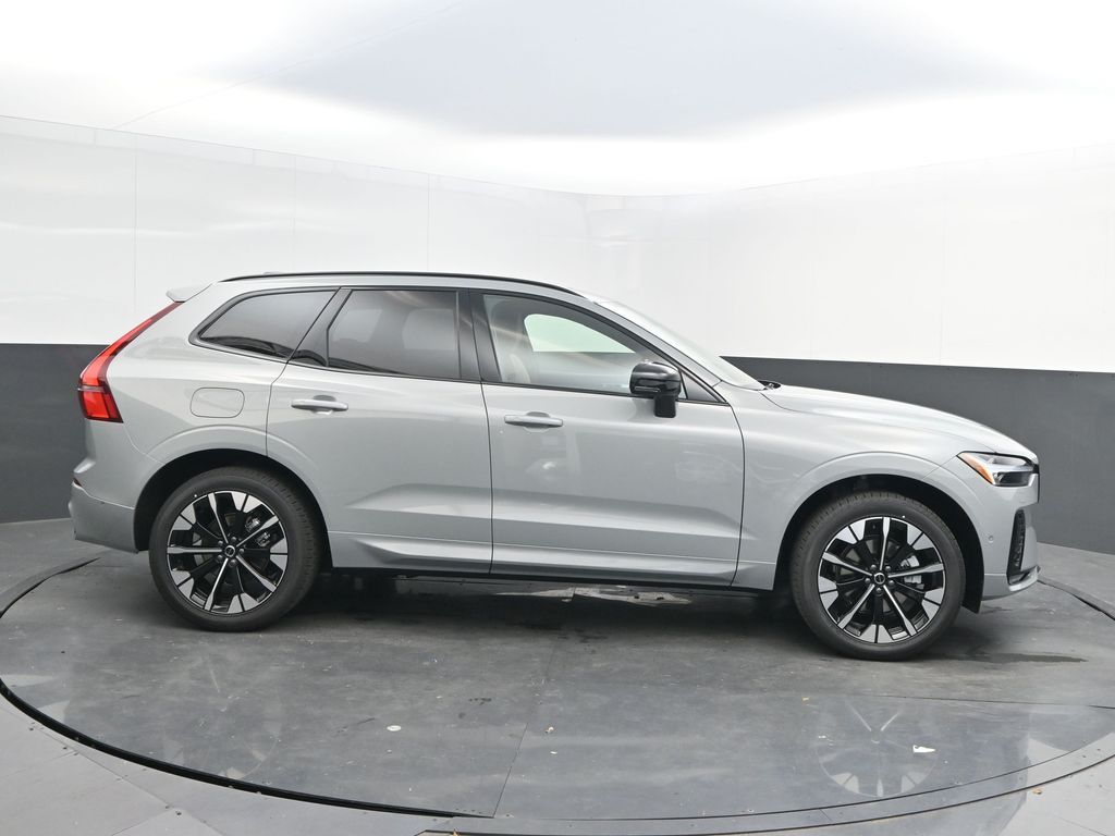 2026 Volvo XC60 Plus - Photo 8