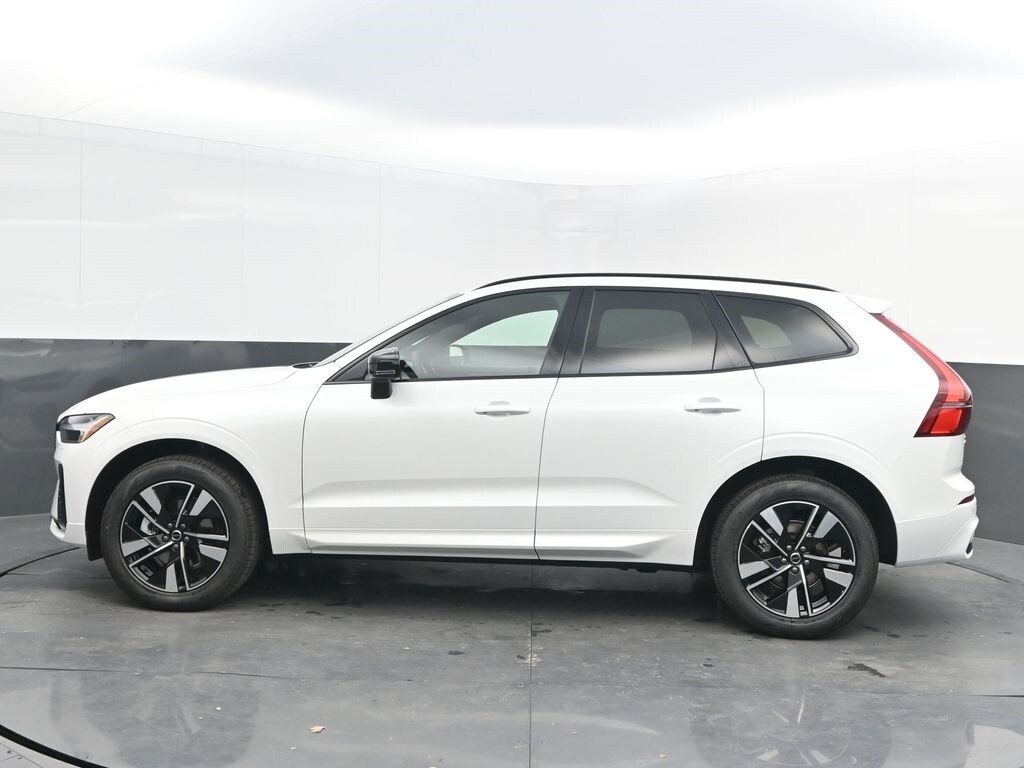 2026 Volvo XC60 B5 Core photo 4