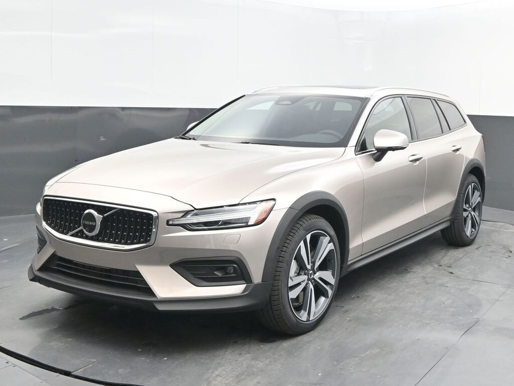 2026 Volvo V60 Cross Country B5 Plus photo 2