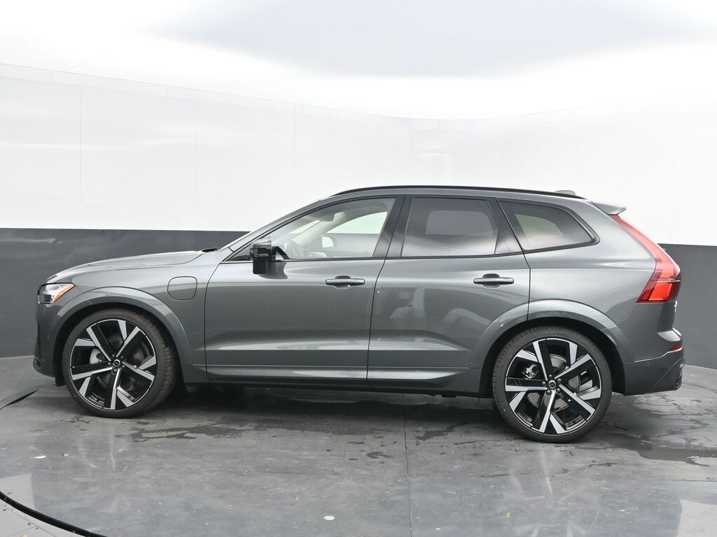 2026 Volvo XC60 Hybrid T8 photo 4