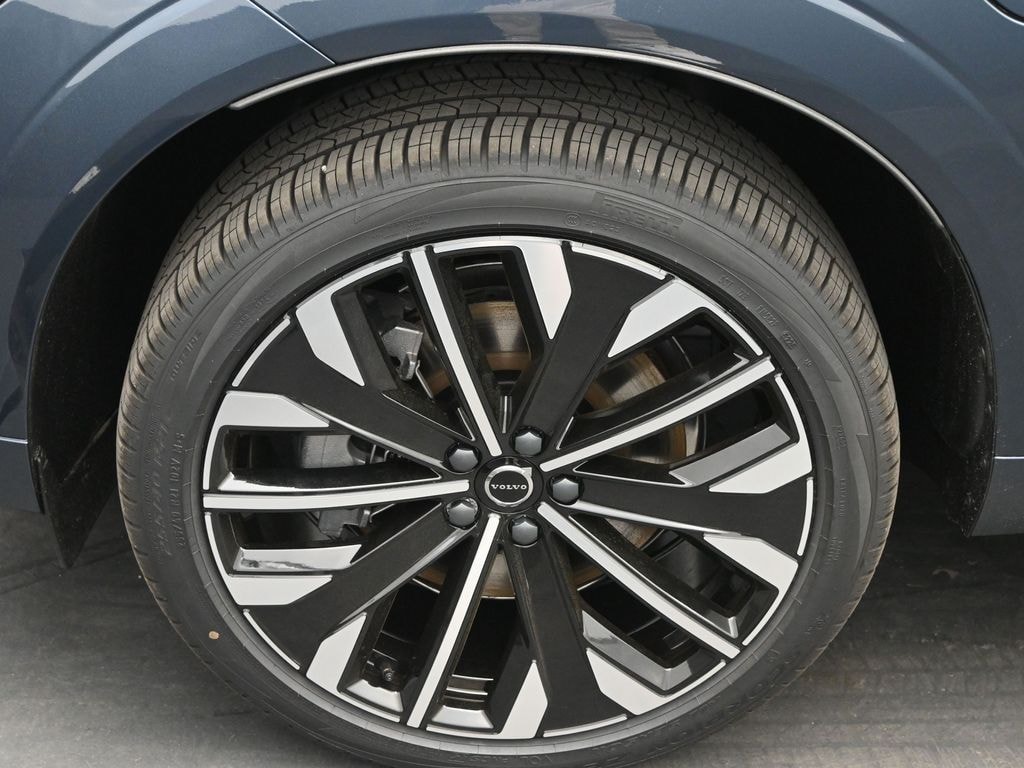 New 2026 Volvo XC60 plug-in hybrid T8 Ultra SUV