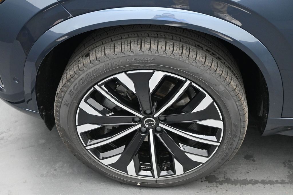 New 2026 Volvo XC90 B6 Ultra Dark Theme 6-Seater SUV