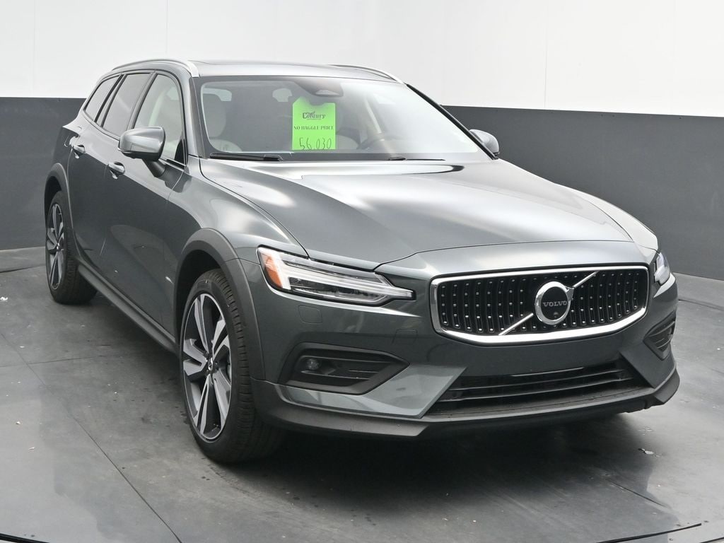 2026 Volvo V60 Cross Country Plus's photo