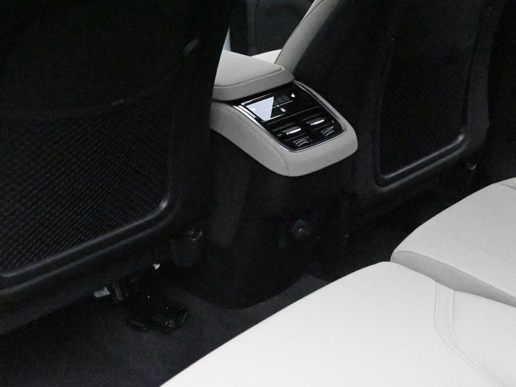 2026 Volvo XC90 Plus - Photo 29
