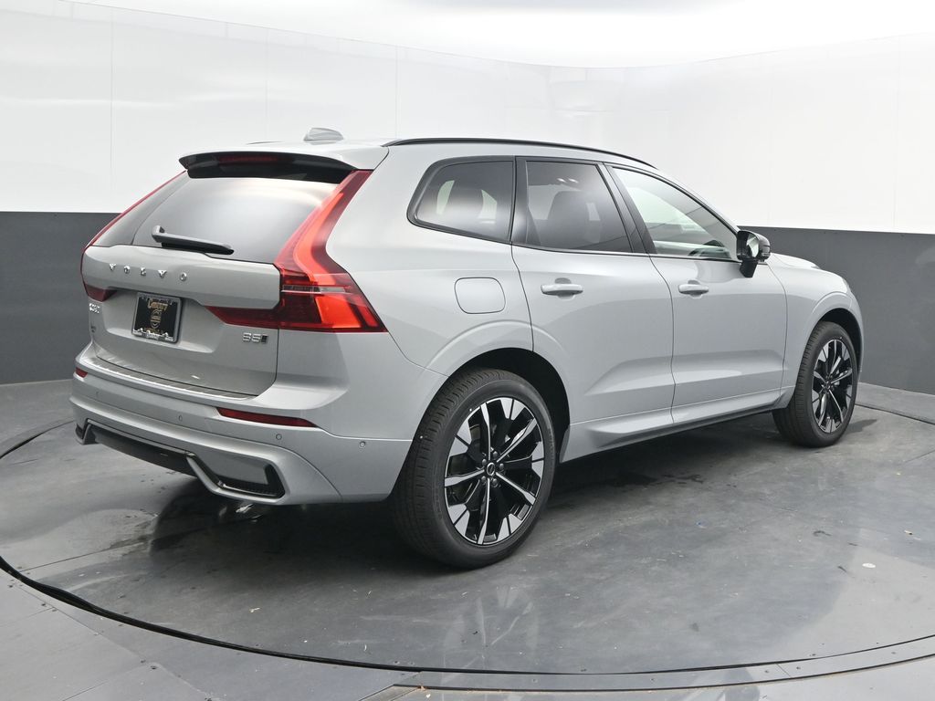 2026 Volvo XC60 Plus - Photo 7