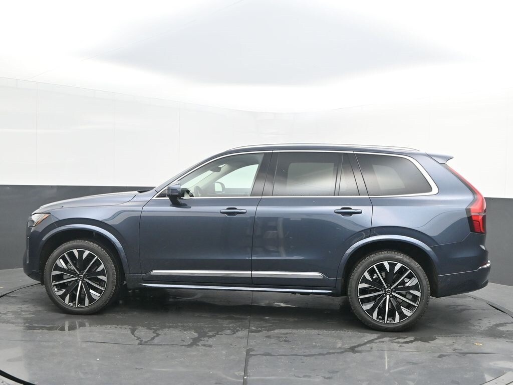 2026 Volvo XC90 B5 Core photo 4