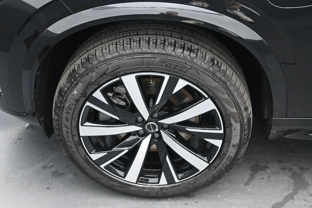New 2026 Volvo XC90 plug-in hybrid T8 Core SUV