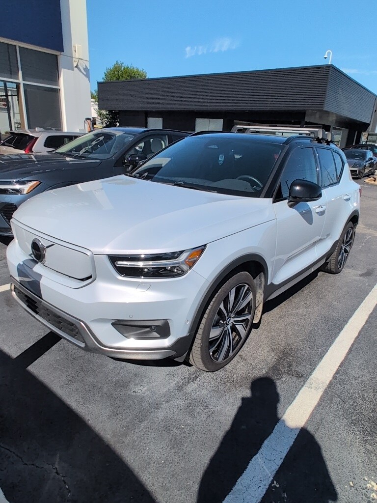 2022 Volvo XC40 Recharge P8 Ultimate photo 2