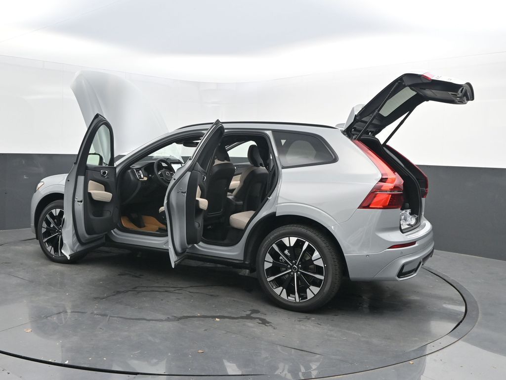 2026 Volvo XC60 Plus - Photo 30