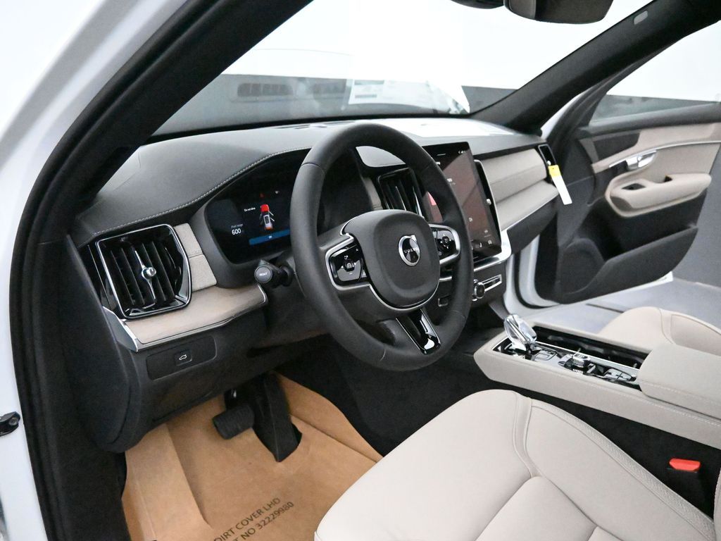 2026 Volvo XC90 Plus - Photo 14