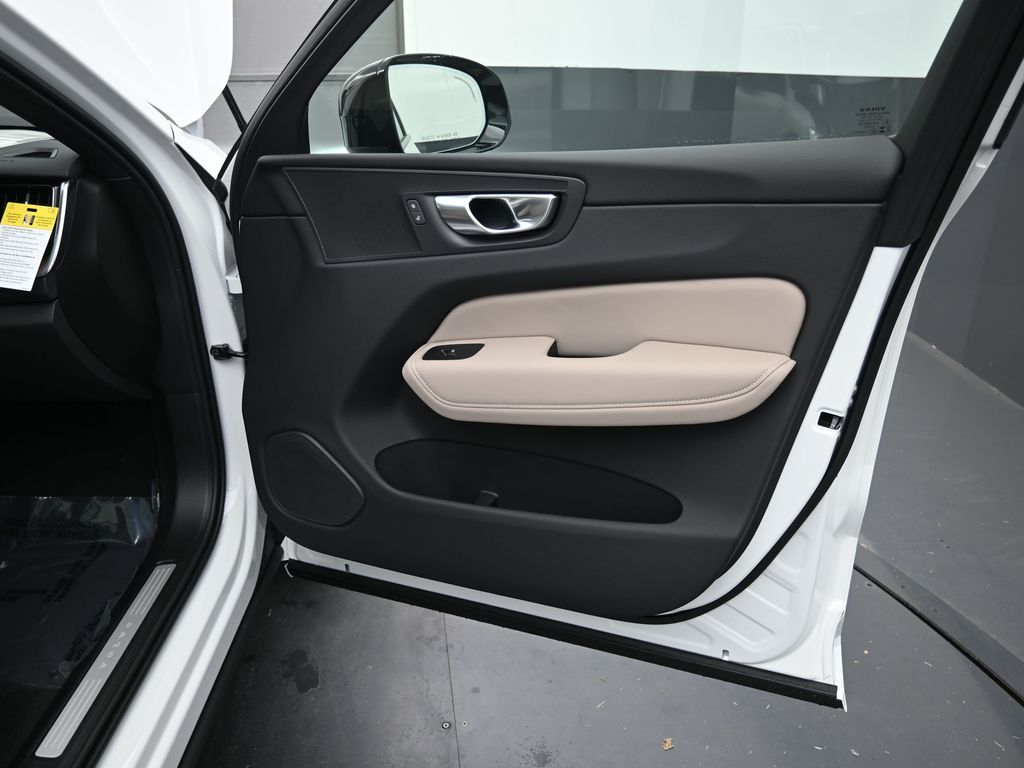2026 Volvo XC60 Core - Photo 34
