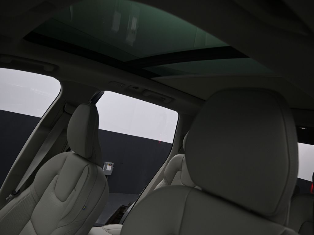 2026 Volvo XC90 Ultra - Photo 26
