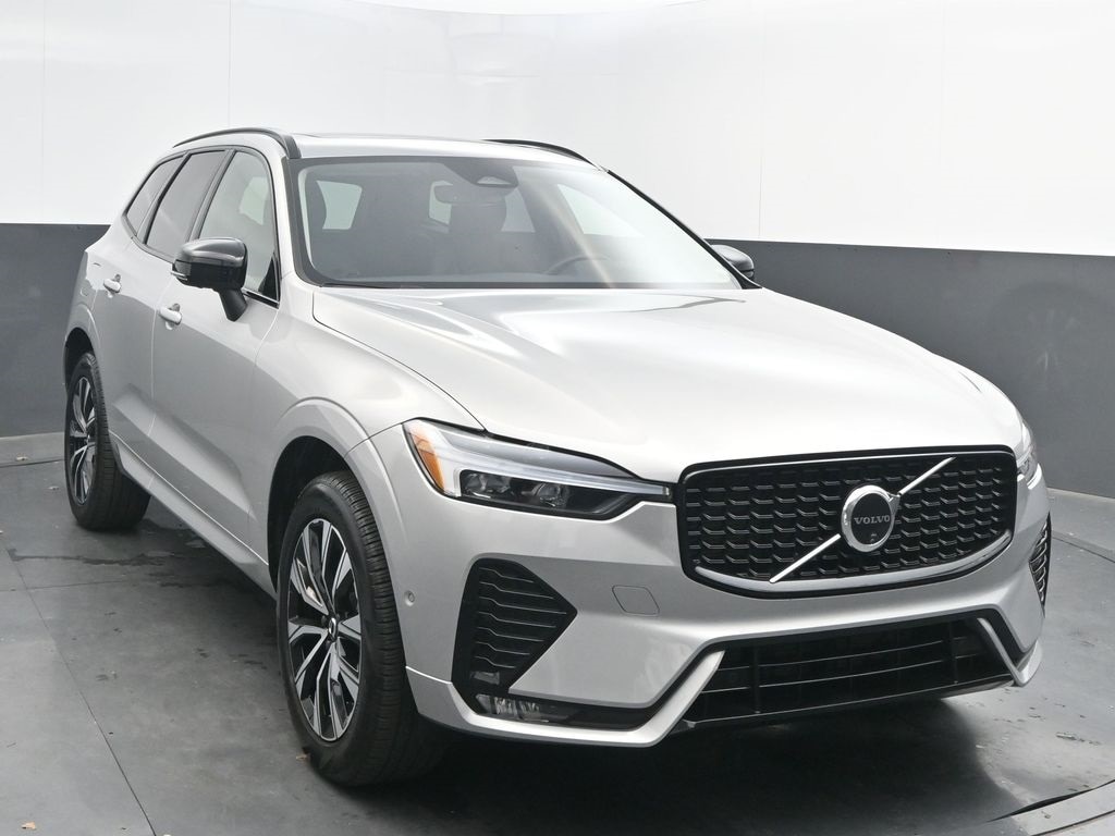 2025 Volvo XC60 Plus's photo