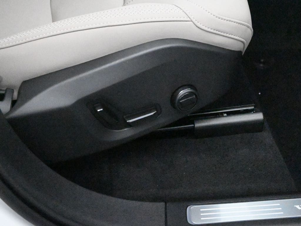 2026 Volvo XC90 Plus - Photo 38