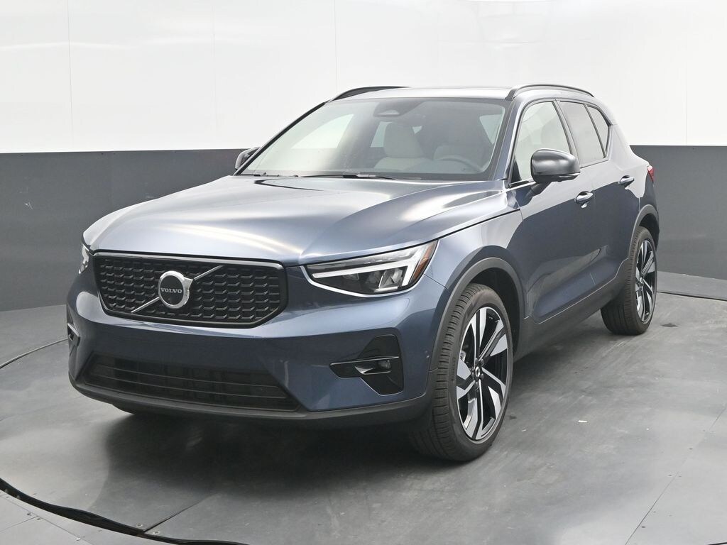 New 2026 Volvo XC40 B5 Plus SUV